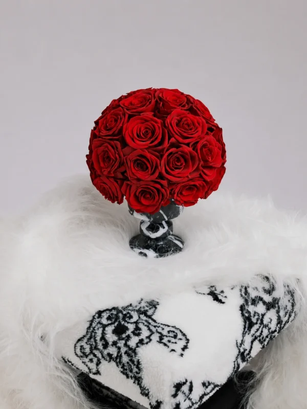 Red roses jade marble vase_04.webp